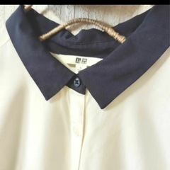 ユニクロ　シャツ　L 美品　ネイビーオフホワイト　バイカラー　レーヨンの画像