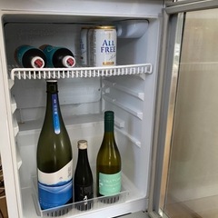 一升瓶が冷やせる冷蔵庫の画像