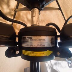 値下げしました！屋外用ｶﾞｰﾃﾞﾝﾊﾟﾗｿﾙ・土台・赤外線ﾋｰﾀｰ・折り畳み式ﾃｰﾌﾞﾙ・椅子：一式の画像