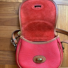 【Dooney & Bourke】赤レザーショルダーバッグの画像