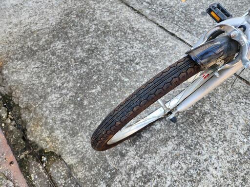 折りたたみ自転車　２０インチ　６変速　シルバー　配達可能