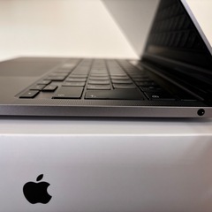 【美品】MacBook Pro 13インチ　M2チップ 8GBユニファイドメモリ 512GB SSDの画像