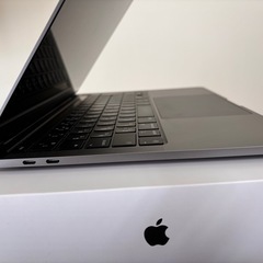 【美品】MacBook Pro 13インチ　M2チップ 8GBユニファイドメモリ 512GB SSDの画像