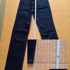 レディス　LEVI’s shaping slim 24サイズ 