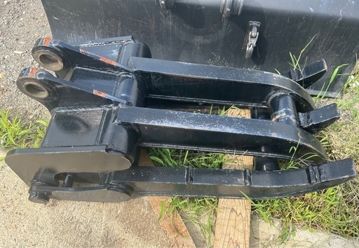 ユンボのハサミ　全長は約110ｃｍ　アームのピン径55mm、アーム幅約175mm ユンボのハサミ 全長は約110cm アームのピン径55mm、アーム幅