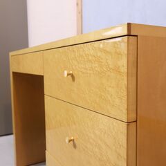 MATSUSO(松創)より稀少なバーズアイ・メープルを使用した片袖デスク