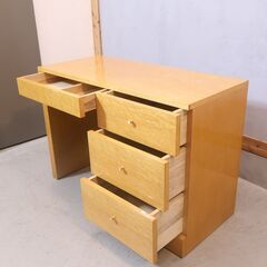 MATSUSO(松創)より稀少なバーズアイ・メープルを使用した片袖デスク