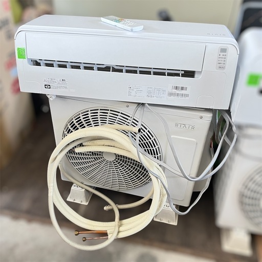 ①ヤマダ電機 RIAIR リエア ルームエアコン  YHA-S22M-W 冷房定格2.2kw 6畳用 2022年製 ホワイト リモコン付き