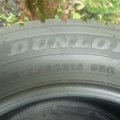 215/60/16 DUNLOP スタッドレスの画像