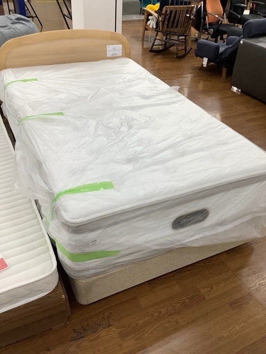 セミダブルベッド　Simmons ビューティーレストプレミアムカスタムロイヤルマットレス付　66,000円