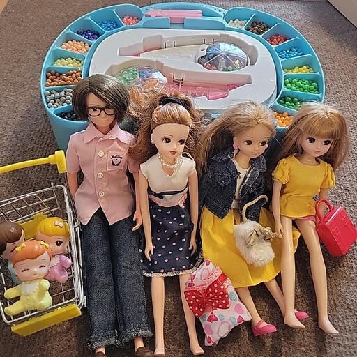 リカちゃん人形2体、パパ、ママ、３つ子セットとアクアビーズスーパーデラックスセット