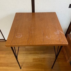 テーブル