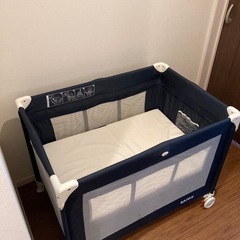 カトージ　ポータブルベビーベッドの画像