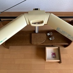 【引き取り決まりました】学習机上部蛍光灯付き棚の画像