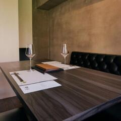 値下げしました　テーブル　店舗用テーブル　飲食店　木目調　ブラック　ブラウン　ダイニングテーブルの画像