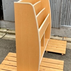 絵本ラック　ナチュラルの画像
