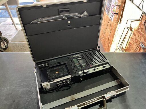 【愛品館 市原店】アタッシュケース型ラジオカセットレコーダー CROWN CRC-9980F