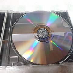 ♠　YOGA ～ for relaxing and beauty　入眠の前に気軽に行える、声で指導してくれる画期的なCD、それがこのYOGA CDなのです。このCDの中では、講師の声にあわせポーズをとっていくという、初心者でも非常に簡単に始めやすくなっています。ずばりこの1枚を持っているだけで、毎日家で簡単かつ正確な呼吸法でエクササイズができます。の画像