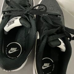 【中古雑貨】ナイキ　スニーカー　２３ｃｍの画像