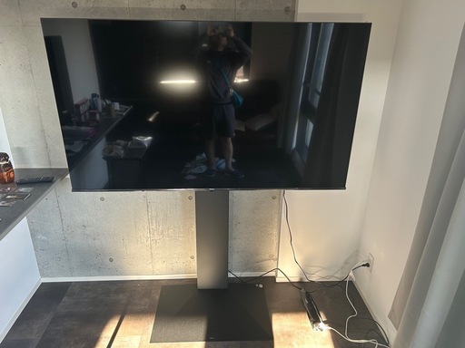 テレビ　75型