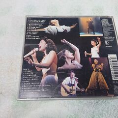 ♠　My Memories 森山良子 　デビュー25周年記念ベストアルバム。曲数も25曲で、今も代表曲のひとつである新録の(1)から始まり、「今の私の心そのまま」という(25)までその歌手生活をかけ足で振り返る。曲自体のメロディの良さもさることながら、声の美しさは堂々の健在。の画像