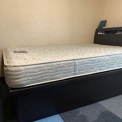 シモンズダブルベッド　マットのみになります！
 