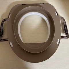 【値下げ】くすみカラー 手すり付き　補助便座 ガード付き の画像