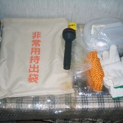 非常時持出袋とその他いろいろ品　単３電池ついてます２の画像