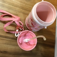ハローキティの水筒の画像