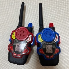 おもちゃ数点とベビーバス一点の画像