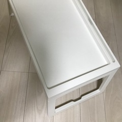 IKEA ベッドテーブルの画像