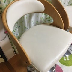 カウンターチェア　ホワイトの画像
