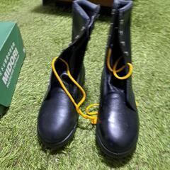 現場用の編み上げの安全靴になります。の画像