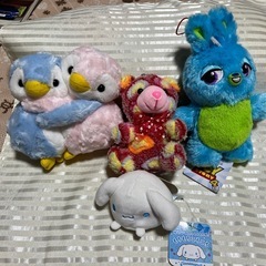 ペンギンのぬいぐるみ、トイ・ストーリーのぬいぐるみ、くまのぬいぐ...