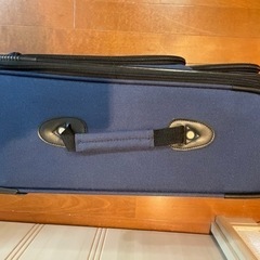 機内持ち込み用スーツケースの画像
