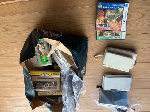 昔のゲーム機、カセット多数