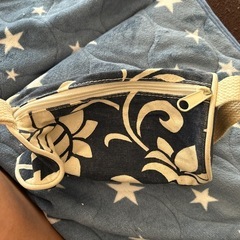 値下げ　ROXYポーチ　デニム生地　持ち手付の画像