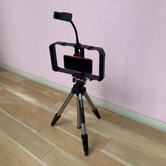 スマホホルダーと三脚のセットの画像