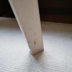 金属製？の白い椅子の画像