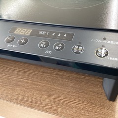 美原店　アイリスオーヤマ 2口 IHクッキングヒーター IHコンロ 工事不要 1400W 電磁調理器 100V 脚付き ブラック IHK-W13S-B 2023年製の画像