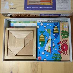 知育玩具　幼児向けそろばんと木製パズルの画像