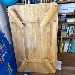 テーブル+椅子の画像