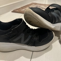 美品　子供　スニーカー　キッズ　シューズ　男の子　2足セット　プーマ　PUMA ニューバランス　17センチ　17.5センチ　の画像