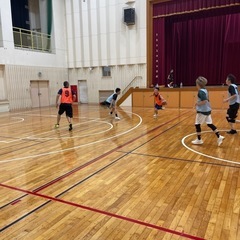 苅田ミニバスクラブ、集まり次第、適当に分けてゲーム（試合）します。