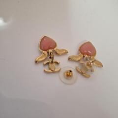 CHANELエンジェルピアスの画像