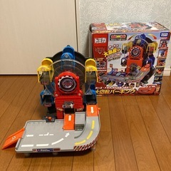 カーズ、トミカみんなあつまれ！　大回転パーキング