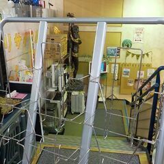 パンフレットスタンド 幅80×高160㎝ 7段×3列 21ポケット A4版対応 カタログスタンド マガジンラック シルバー　西岡店の画像