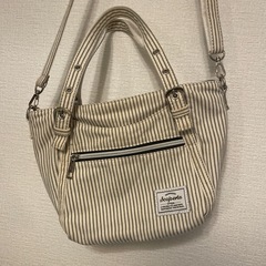 収納たくさんのバックの画像