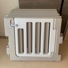 [美品]ベビーサークル　カラズcaraz 10枚/ドア付 の画像