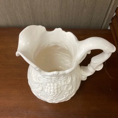 アンティークな花瓶の画像